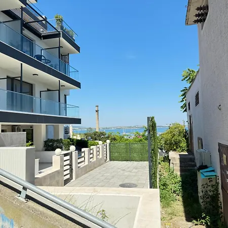 Sea La Vie Apartment *